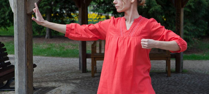 Dopolední lekce cvičení Čchi kung - Osm kusů brokátů